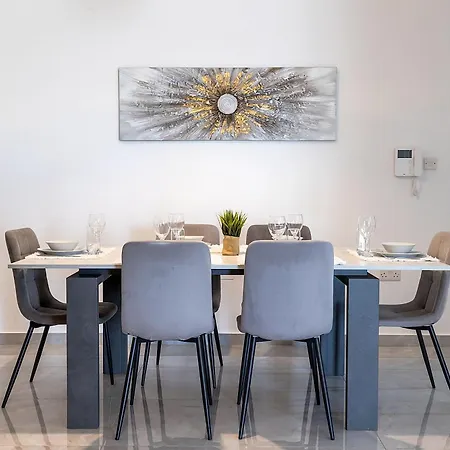 Stunning 2br In - 23 Daire