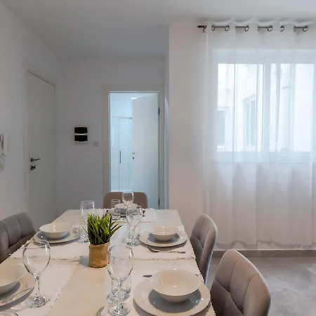 Stunning 2br In - 23 Apartment *