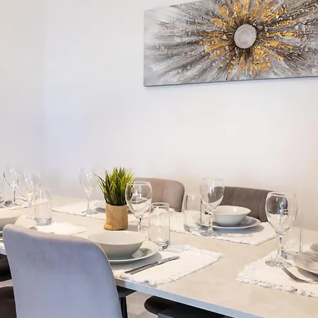 Stunning 2br In - 23 * سليمة