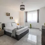 Stunning 2br In - 23 *
