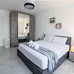 Stunning 2br In - 23 Apartment